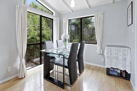 Photo of property in 30 Mannering Place, Hillcrest, Auckland, 0627