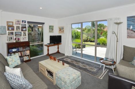 Photo of property in 17 Bermuda Place, One Tree Point, 0118