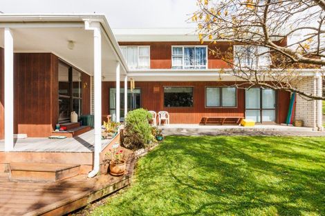 Photo of property in 16 Clifton Terrace, Fitzherbert, Palmerston North, 4410