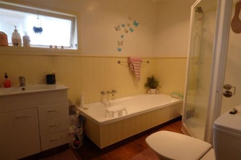 Photo of property in 1 Armstrong Street, Balclutha, 9230