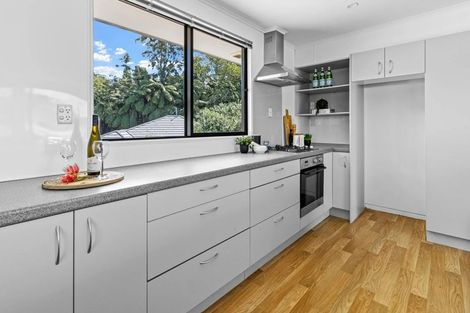 Photo of property in 12 Winstone Place, Highlands Park, New Plymouth, 4312