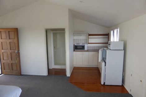 Photo of property in 33 John Dee Crescent, Red Beach, 0932