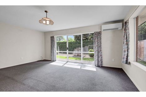 Photo of property in 2/86 Aorangi Road, Bryndwr, Christchurch, 8053