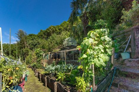 Photo of property in 16 Arthur Crescent, Waikawa, Picton, 7220