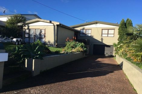 Photo of property in 1001 Whangaparaoa Road, Tindalls Beach, Whangaparaoa, 0930