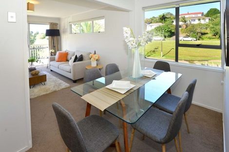 Photo of property in 2/10 Scarlock Avenue, Browns Bay, Auckland, 0630