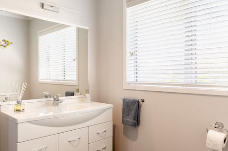 Photo of property in Trackside Villas, 22/91 Mako Mako Road, Levin, 5510