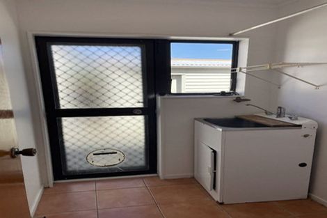 Photo of property in 58 Aviemore Drive, Highland Park, Auckland, 2010