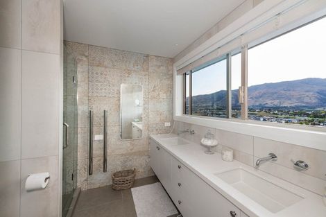 Photo of property in 11 Barclay Place, Wanaka, 9305