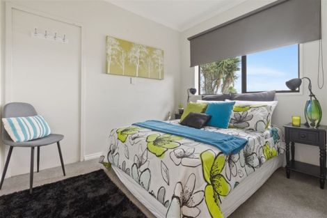 Photo of property in 8 Della Place, Conifer Grove, Takanini, 2112