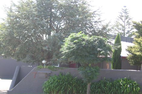 Photo of property in 7 Bournemouth Terrace, Murrays Bay, Auckland, 0630