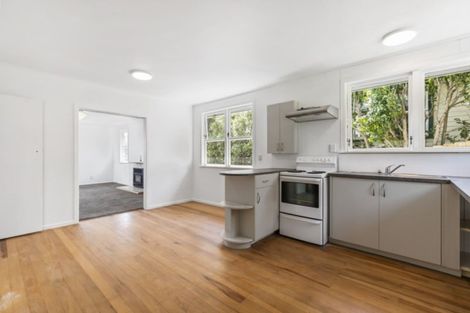 Photo of property in 68 Selwyn Crescent, Forrest Hill, Auckland, 0620