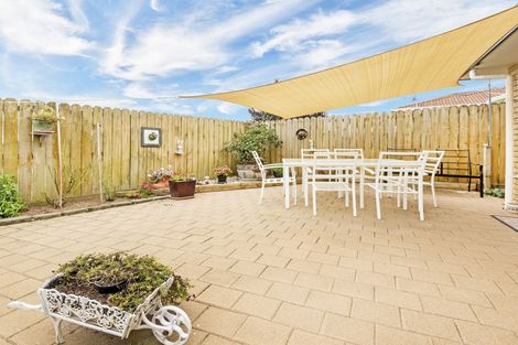 Photo of property in 21 Pitt Avenue, Clendon Park, Auckland, 2103