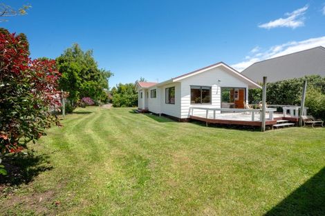 Photo of property in 16 Irwin Place, Kinloch, Taupo, 3377