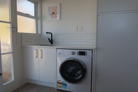 Photo of property in 1/23 Lake Road, Northcote, Auckland, 0627