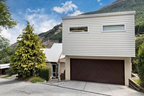 Photo of property in 8 Mackinnon Terrace, Sunshine Bay, Queenstown, 9300