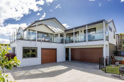 Photo of property in 37 Hikanui Drive, Havelock North, 4130