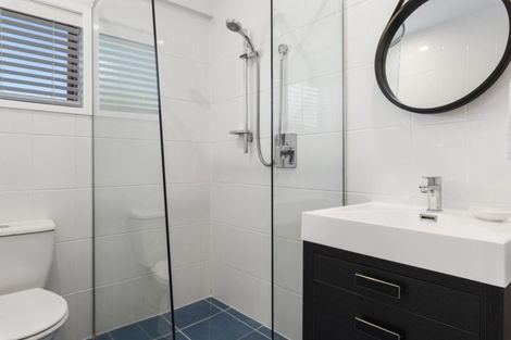 Photo of property in 8 Robin Lane, Browns Bay, Auckland, 0630