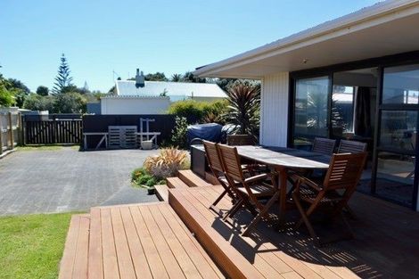 Photo of property in 11a Toi Street, Otaki Beach, Otaki, 5512