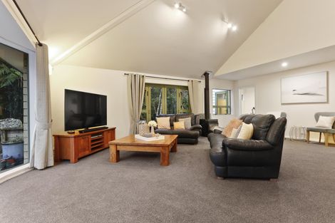 Photo of property in 31 Turanga Road, Henderson Valley, Auckland, 0612