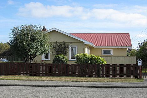 Photo of property in 12 Moorhouse Street, Waimate, 7924