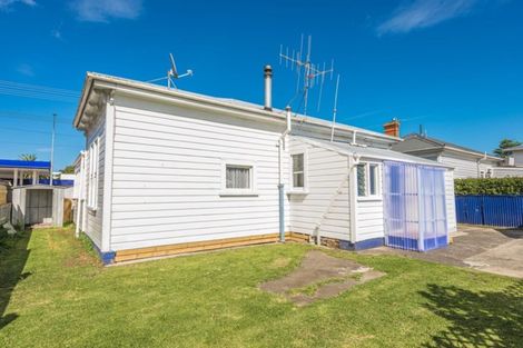 Photo of property in 16 Carlton Avenue, Gonville, Whanganui, 4501