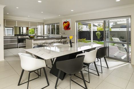 Photo of property in 17 Oak View Terrace, Schnapper Rock, Auckland, 0632