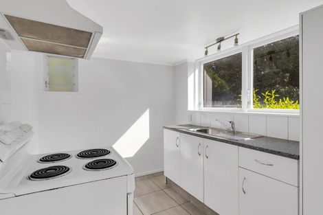 Photo of property in 16 Royal View Road, Te Atatu South, Auckland, 0610