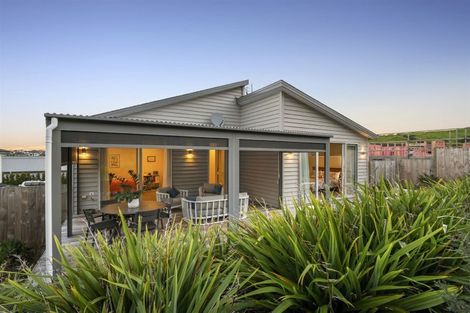 Photo of property in 26 Tawatawa Street, Long Bay, Auckland, 0630