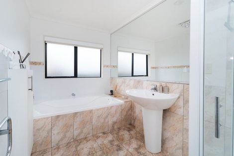 Photo of property in 54 Cashmere Drive, Fitzherbert, Palmerston North, 4410