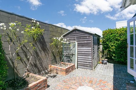 Photo of property in 15 Lucknow Terrace, Khandallah, Wellington, 6035