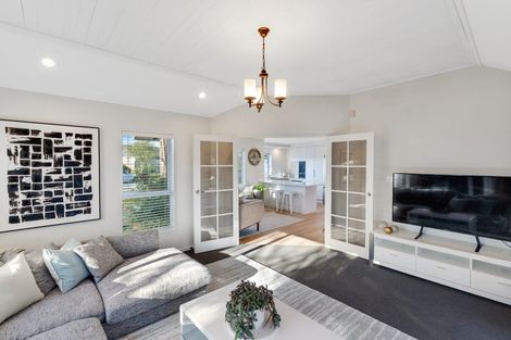 Photo of property in 33 Kirsten Place, Parklands, Christchurch, 8083