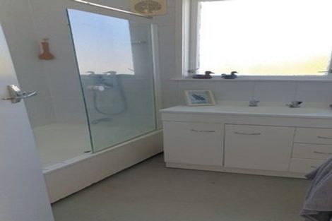 Photo of property in 81 Lauderdale Road, Birkdale, Auckland, 0626