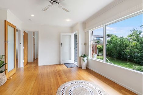 Photo of property in 2/21 Evelyn Place, Hillcrest, Auckland, 0627