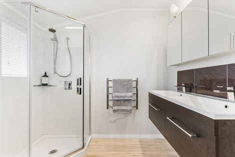 Photo of property in 8 Pounamu Place, Shelly Park, Auckland, 2014