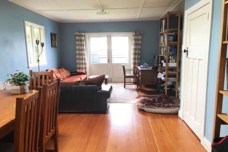 Photo of property in 25 Omar Street, Khandallah, Wellington, 6035