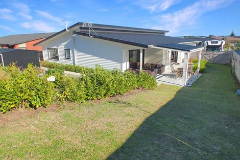 Photo of property in 17 Oxnam Place, Foxton Beach, Foxton, 4815