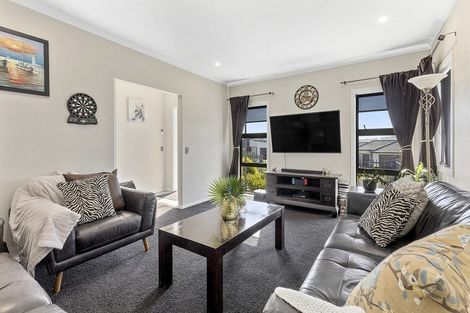 Photo of property in 13 Madeira Close, Whitby, Porirua, 5024