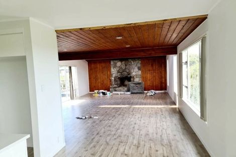 Photo of property in 15 Noeleen Street, Glenfield, Auckland, 0629