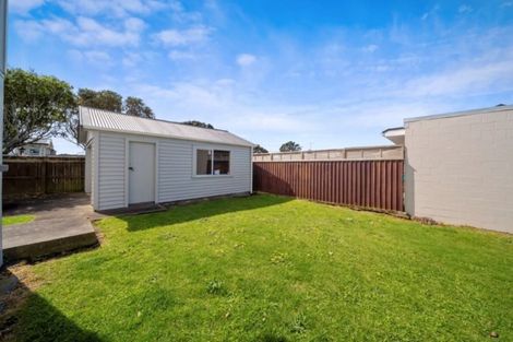 Photo of property in 3 Rainsford Street, Moturoa, New Plymouth, 4310
