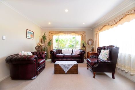 Photo of property in 14 Bridgefield Crescent, Flat Bush, Auckland, 2016