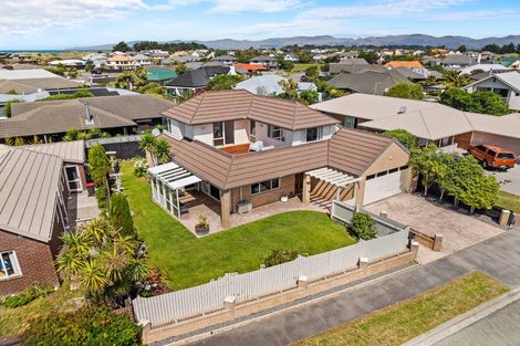 Photo of property in 2/46 Orlando Crescent, Waimairi Beach, Christchurch, 8083