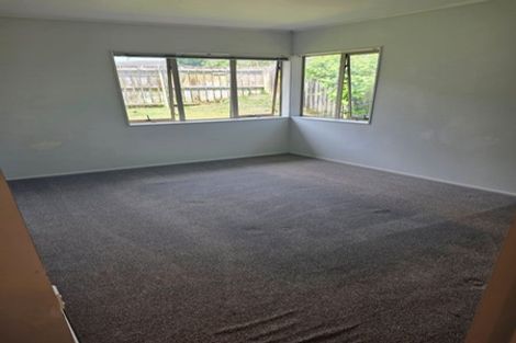 Photo of property in 16 Loughinisland Place, Weymouth, Auckland, 2103