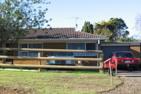 Photo of property in 1/2 Wallace Road, Ranui, Auckland, 0612