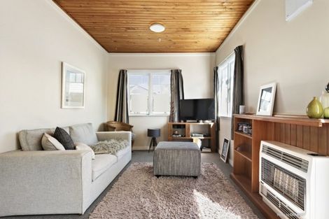 Photo of property in 2 Linwood Way, Island Bay, Wellington, 6023