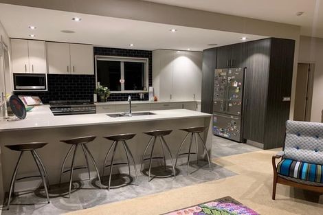 Photo of property in 12 Sackville Street, Fitzroy, New Plymouth, 4312