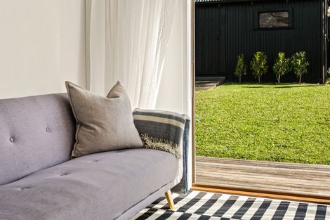 Photo of property in 98 Huia Road, Point Chevalier, Auckland, 1022