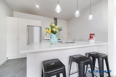 Photo of property in 2 Gallantry Crescent, Papakura, 2110