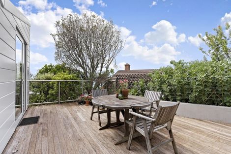 Photo of property in 15 Wadestown Road, Wadestown, Wellington, 6012