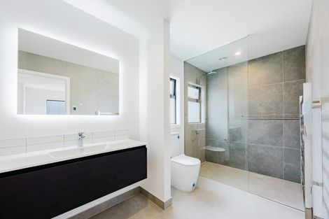 Photo of property in 14 Annie Aranui Drive, Poraiti, 4182